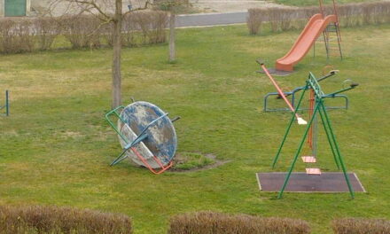 Vandali uništili vrtuljak na dječjem igralištu u Nedelišću