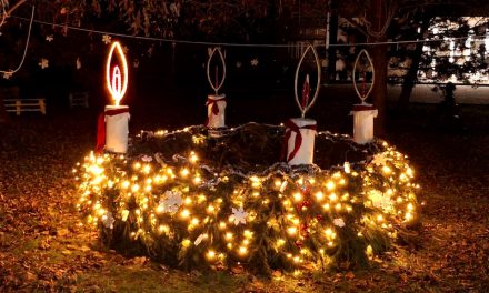 U Dunjkovcu postavljen adventski vijenac